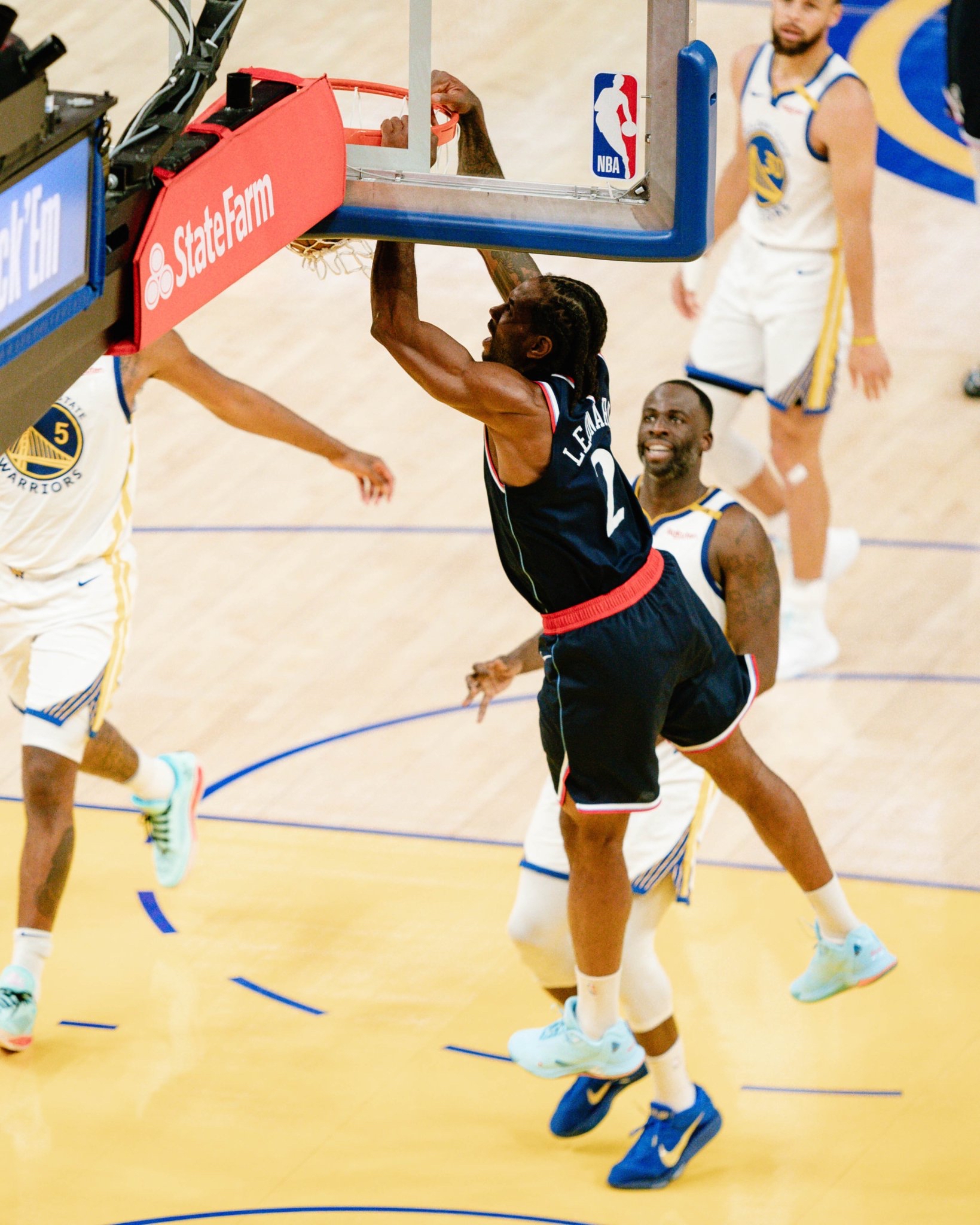 丹佛掘金NBA击败菲尼克斯太阳约基奇内线强攻